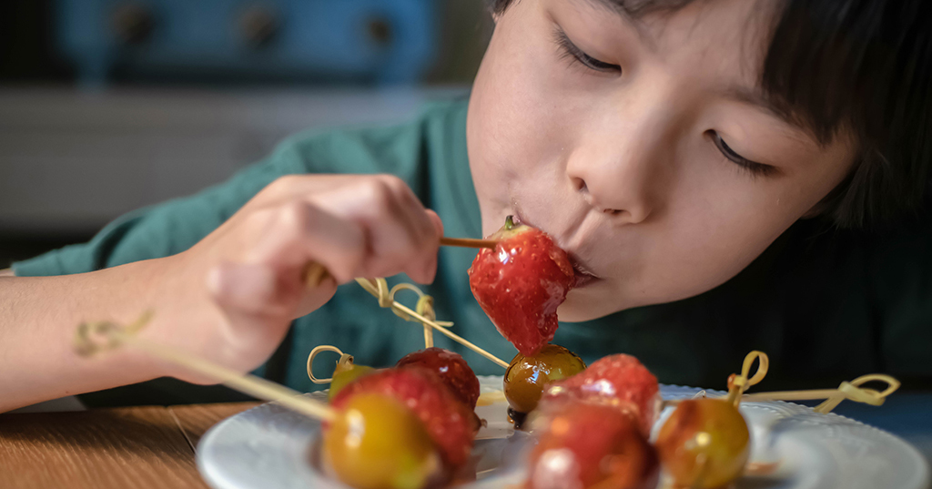 即時熱門文章：親子食譜｜糖葫蘆做法！用白糖就能做出美味漂亮的草莓糖葫蘆！